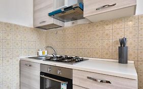 Cozy Best Apartment In City With Free Parking